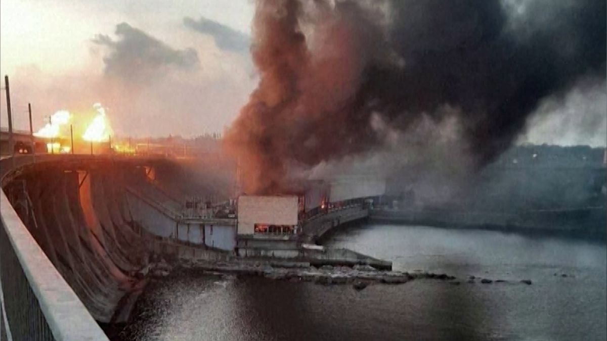 Dněperská vodní elektrárna je po ruském bombardování v kritickém stavu